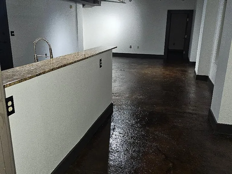 329 E Colorado Blvd #203 — Photo 8