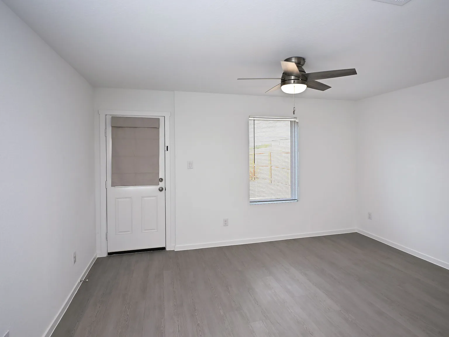 7639 Varo Glen - 1 — Photo 3