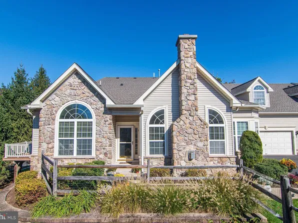 263 Fairway Dr, Warminster, PA 18974