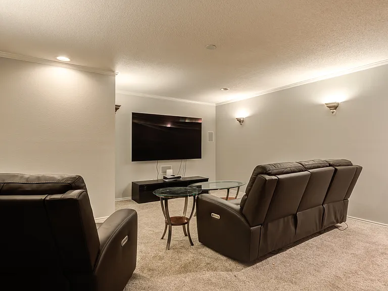 105 N Vale Ave — Photo 8