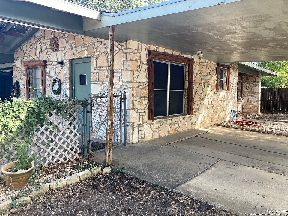 1st image of 314 CENTERWAY DR