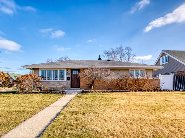 8855 Southfield Dr, Bridgeview, IL 60455