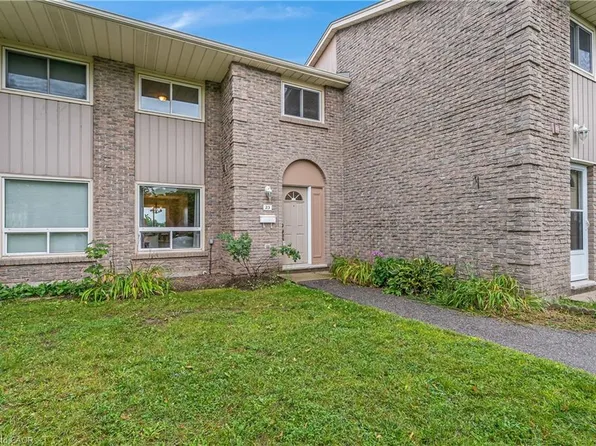 25 Upper Canada Dr #23, Kitchener, ON N2P 1G2