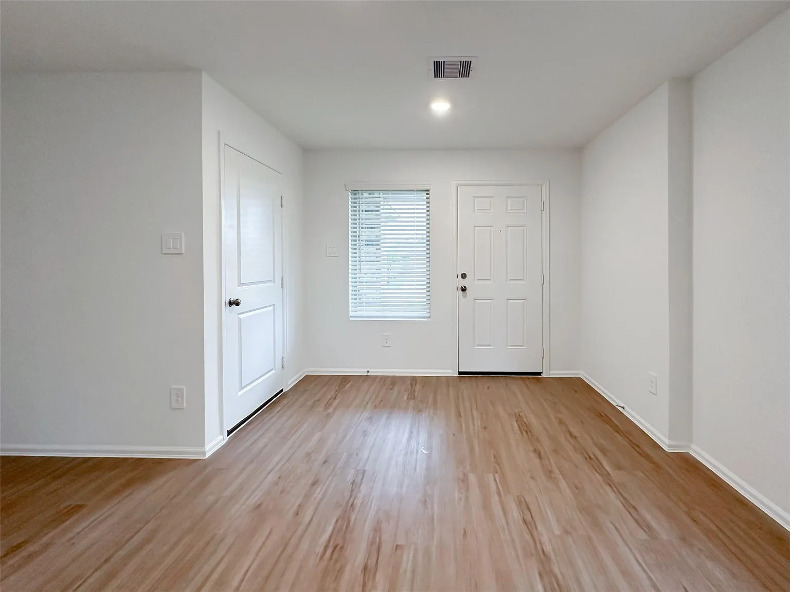 3 bed, 2.0 bath, 1248 sqft, $1,700 — Photo 4