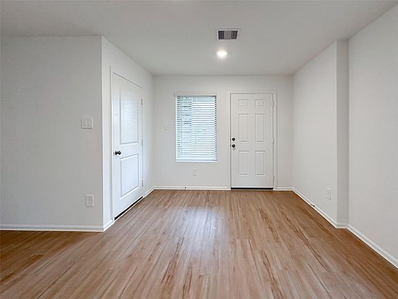 4th image of 1515 Las Cuevas Dr