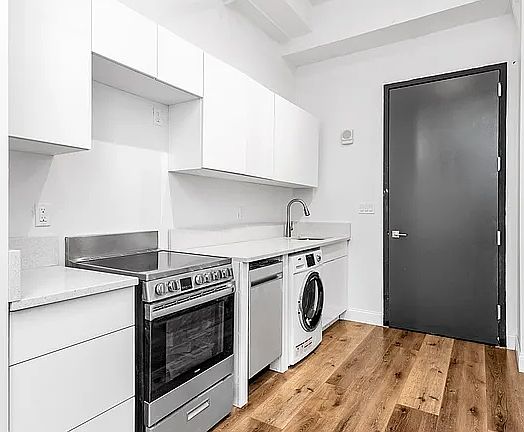 3rd image of 255 W 36th St #607