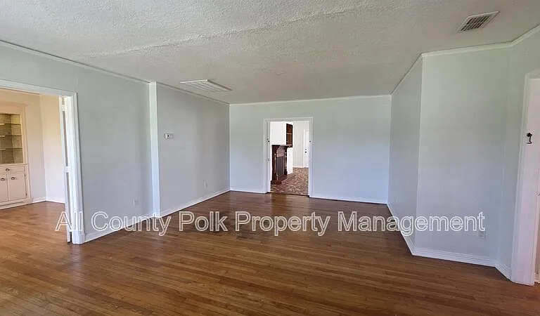 925 Sikes Blvd — Photo 5