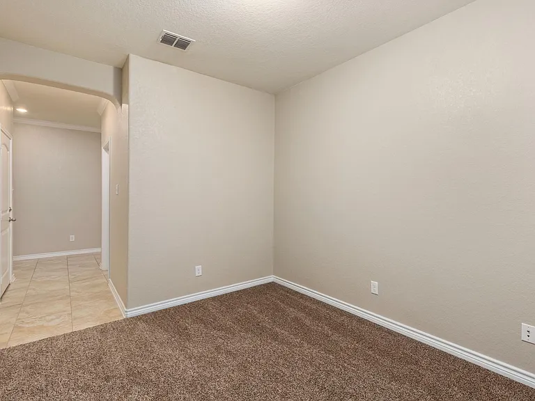 2073 Oxbow Cir — Photo 13
