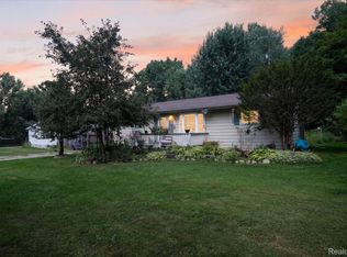 1927 New Rochelle Dr, Lapeer, MI 48446