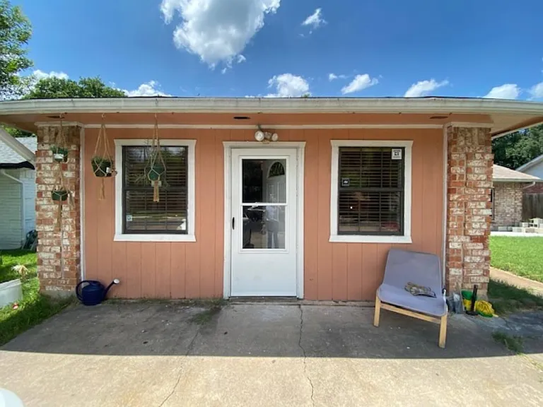 7010 Windrift Way — Photo 8