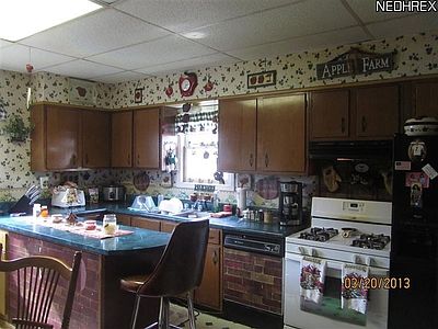 2nd image of 901 Saint George St