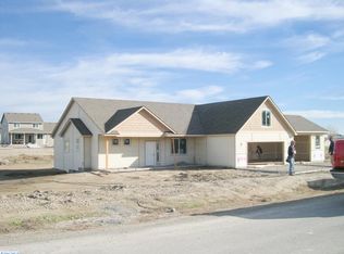 104048 E Kash Loop, Kennewick, WA 99338