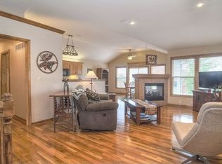 121 S Indian Wells Dr, Olathe, KS 66061
