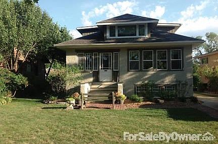 Front View
						:
						Beautifully restored 1920s bungalow.