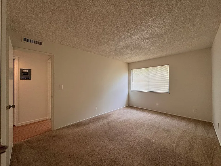 541 - 551 Morse Ave - Laurelwood — Photo 11