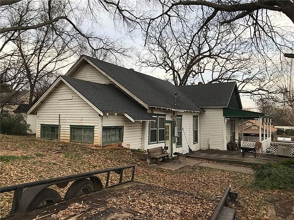2nd image of 505 N 10th St