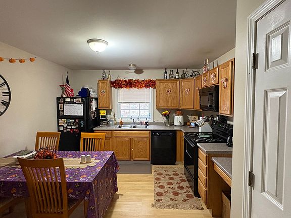 2nd image of 13 Meadow St APT 4