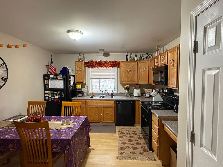 13 Meadow St — Photo 2