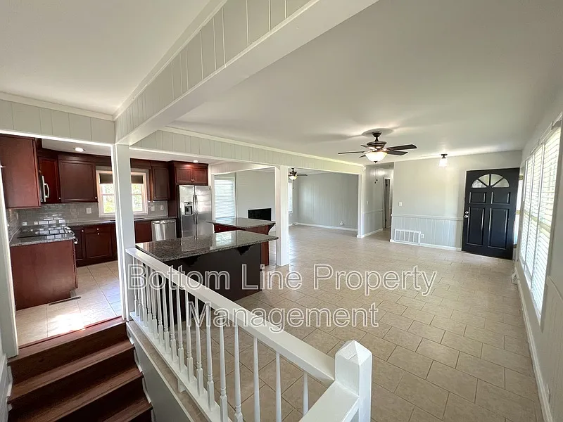 4 bed, 3.0 bath, 2201 sqft, $2,400 — Photo 4
