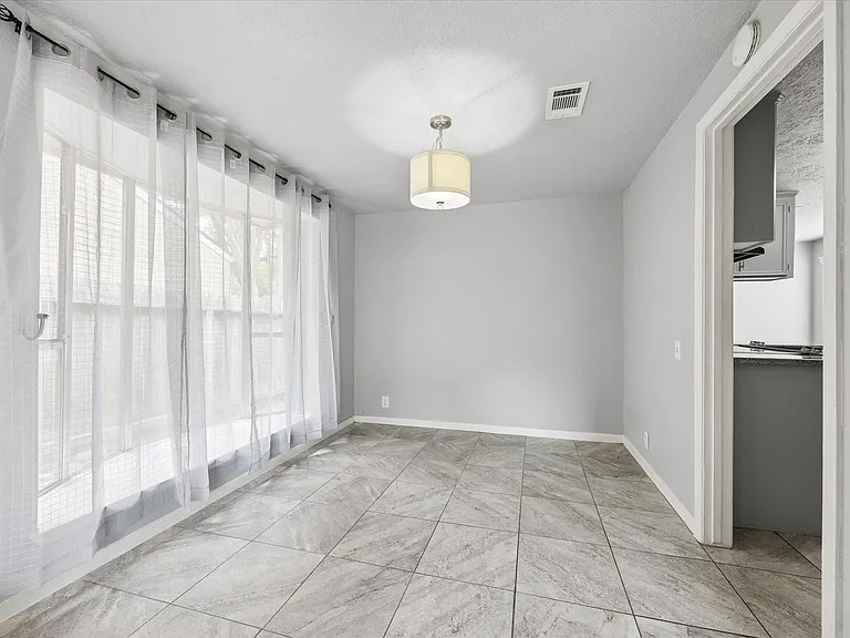 2110 Gray Falls Dr — Photo 10