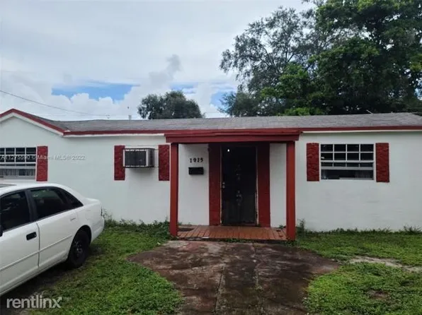 1915R NW 83rd St, Miami, FL 33147