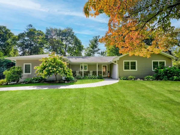 3 Gwendale Lane, Greenlawn, NY 11740