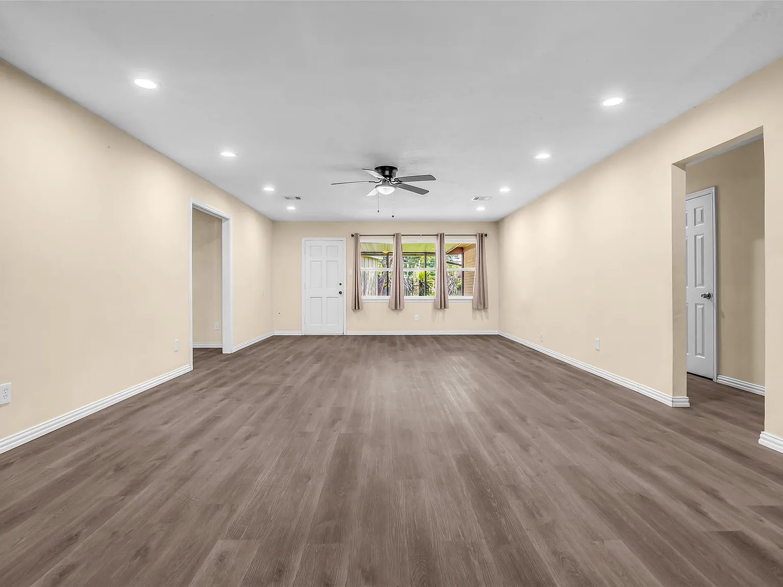 4 bed, 2.0 bath, 2104 sqft, $2,100 — Photo 3
