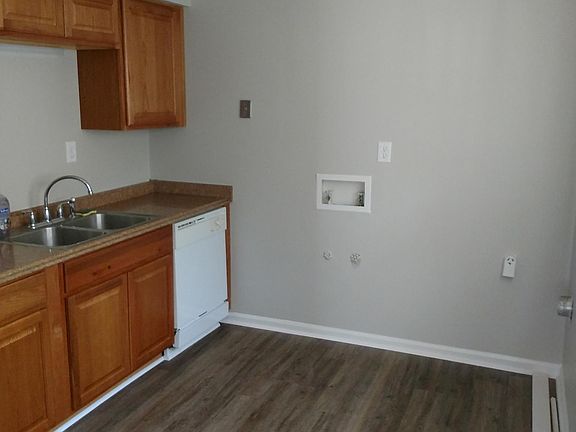 kitchen/washer-dryer hook ups