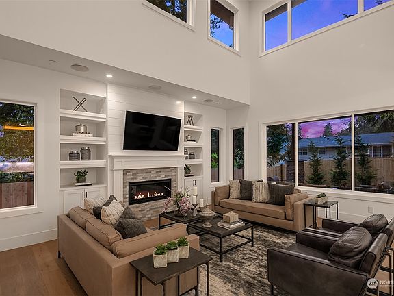 4th image of 14507 SE Eastgate Drive