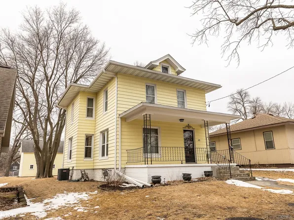 125 N 14th St, Clear Lake, IA 50428