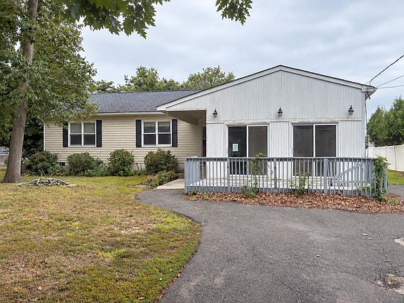 2nd image of 111 Davis Rd