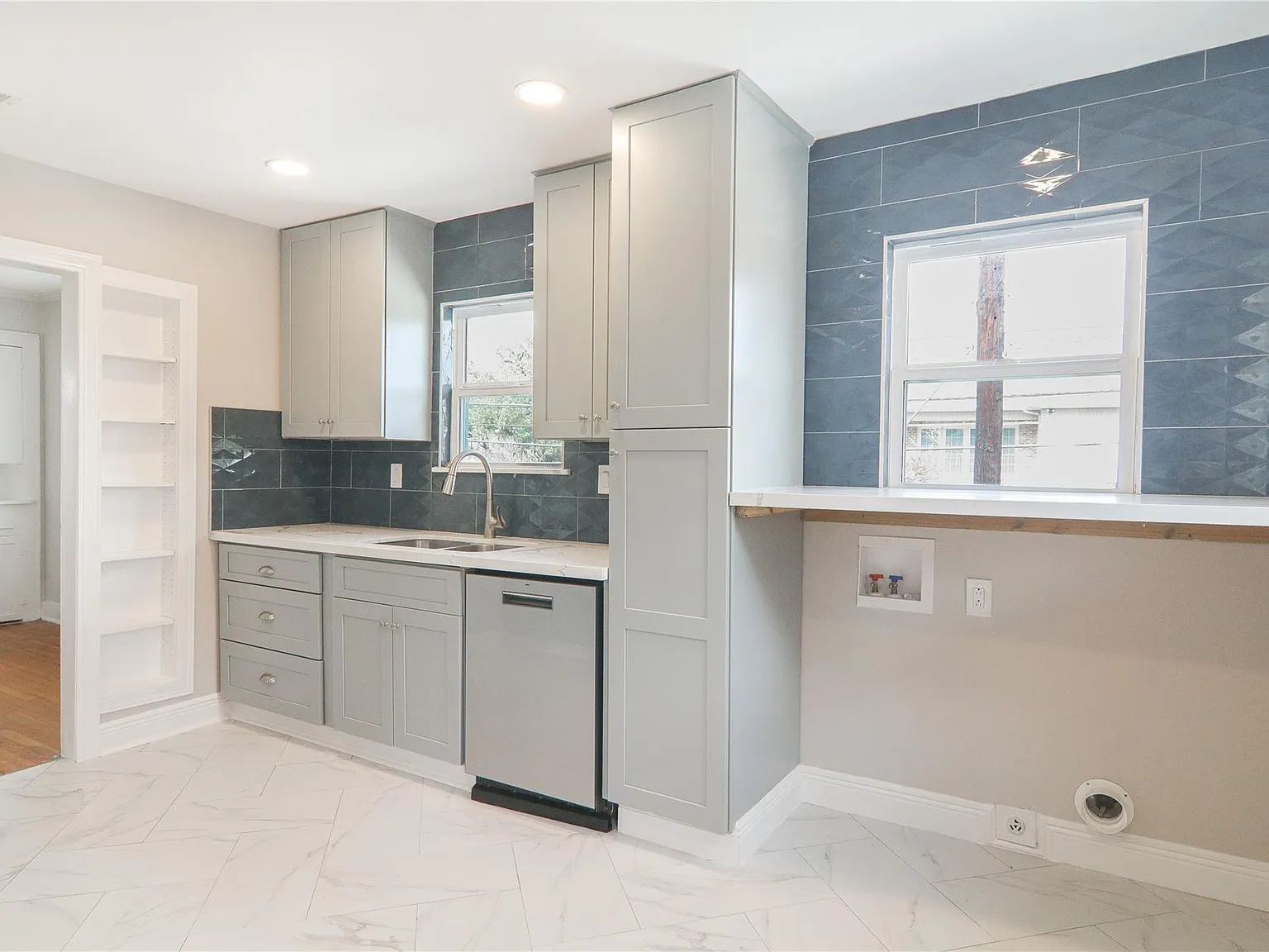 2 bed, 1.0 bath, 2550 sqft, $2,400 — Photo 4