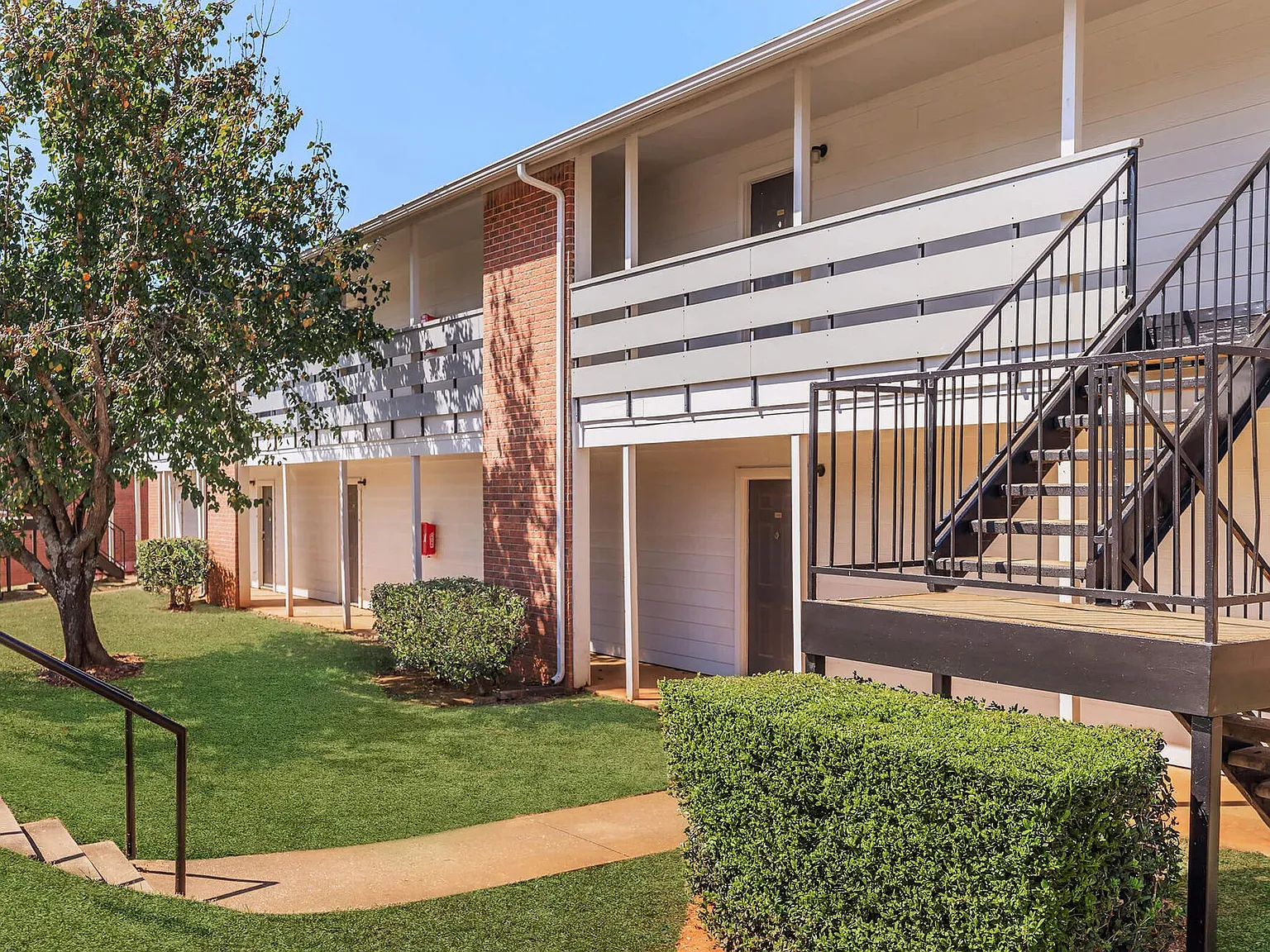 Sunridge Apartments — Photo 2