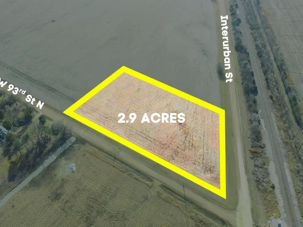 6 E Bobwhite Ests, Valley Center, KS 67147