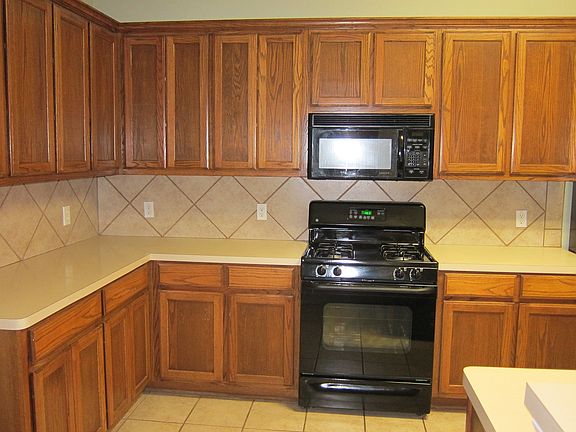 2nd image of 2002 Lakeline Oaks Dr
