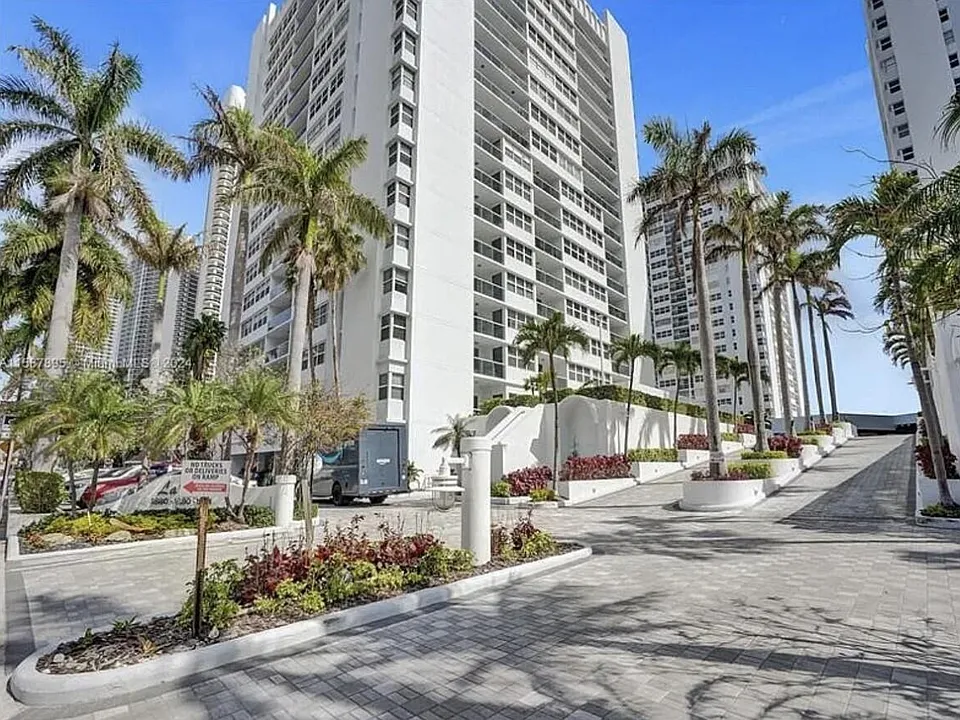 1880 S Ocean Dr #308