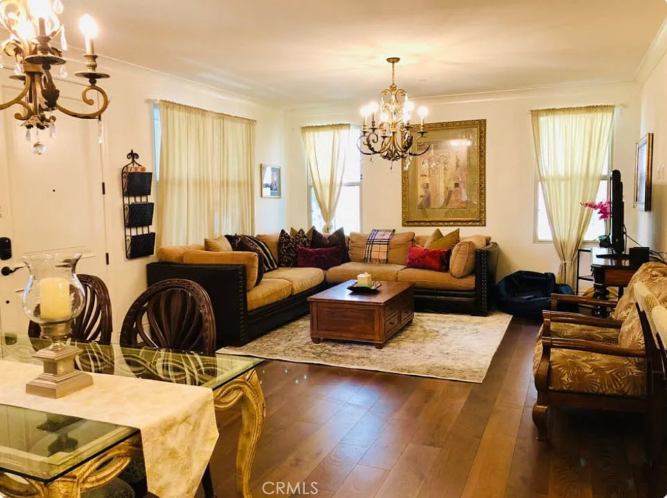 2 bed, 1129 sqft, $4,300 — Photo 3
