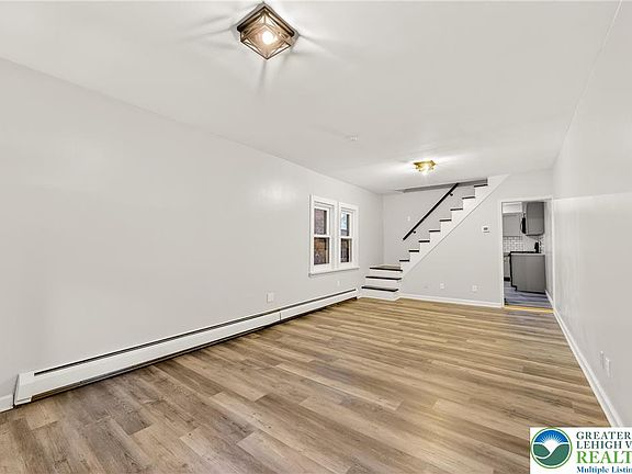 5th image of 817 Ridge St