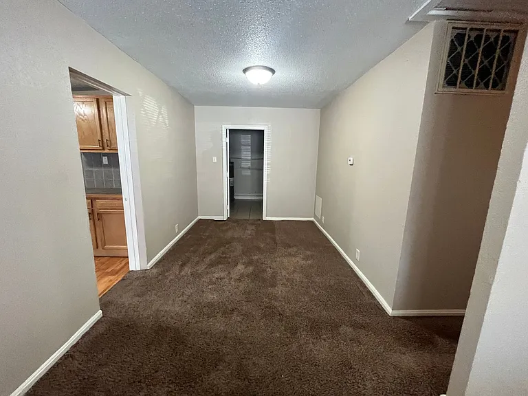 1236 Scott Ave — Photo 5