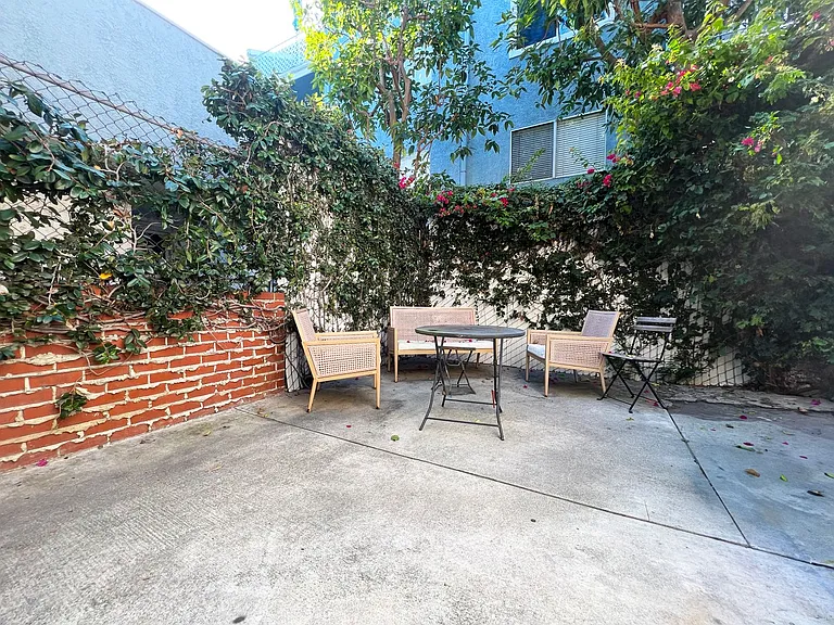 319 Bonito Ave — Photo 7