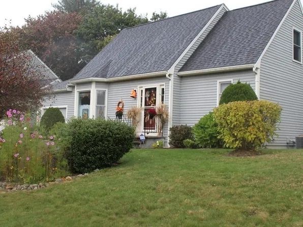 8 Country Side Rd, Bellingham, MA 02019