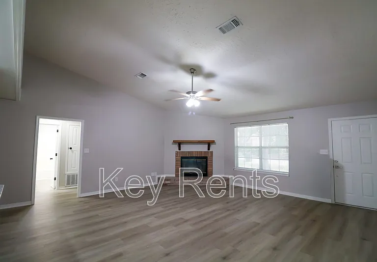 9001 Thompson Dr — Photo 3
