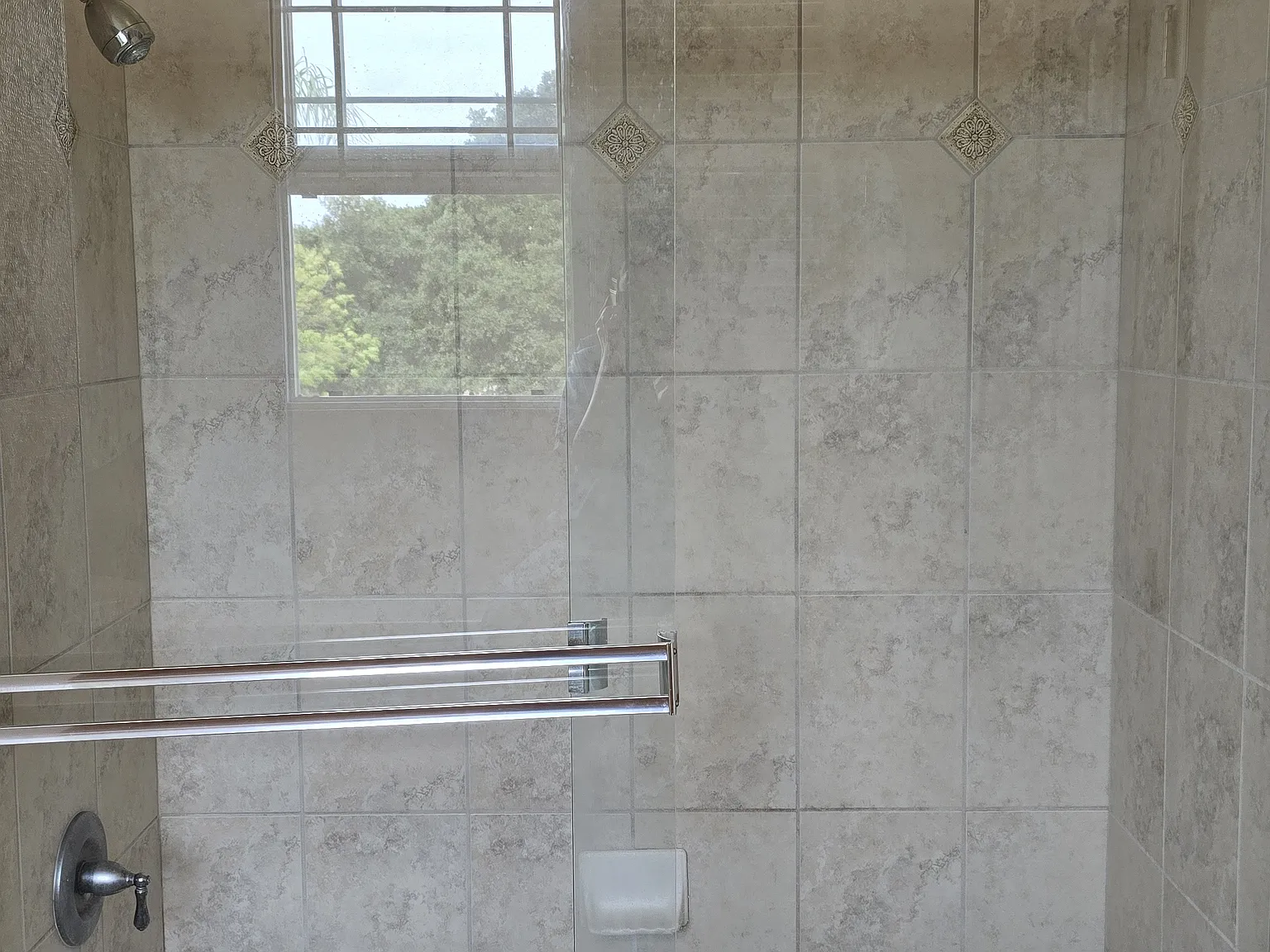 6 bed, 5.5 bath, 4500 sqft, $1,500 — Photo 3