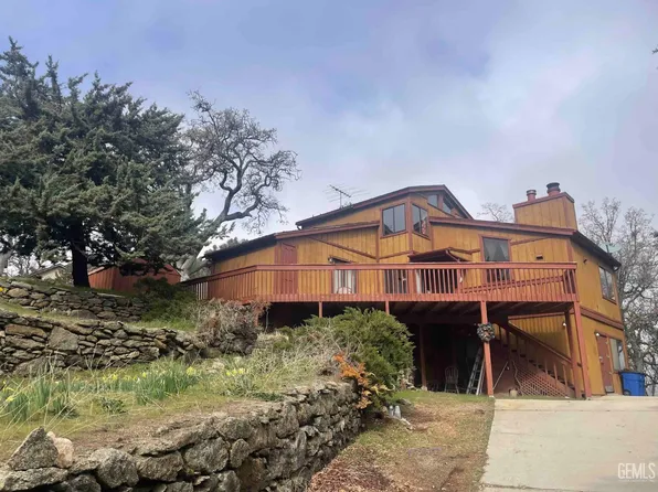26020 Oakflat Dr, Tehachapi, CA 93561