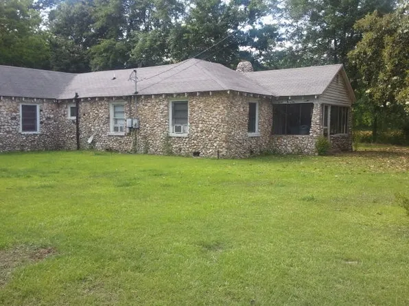 2803 Stewart St, Camden, SC 29020