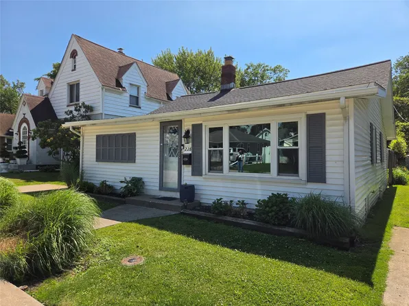 228 Blackstone Dr, Erie, PA 16505