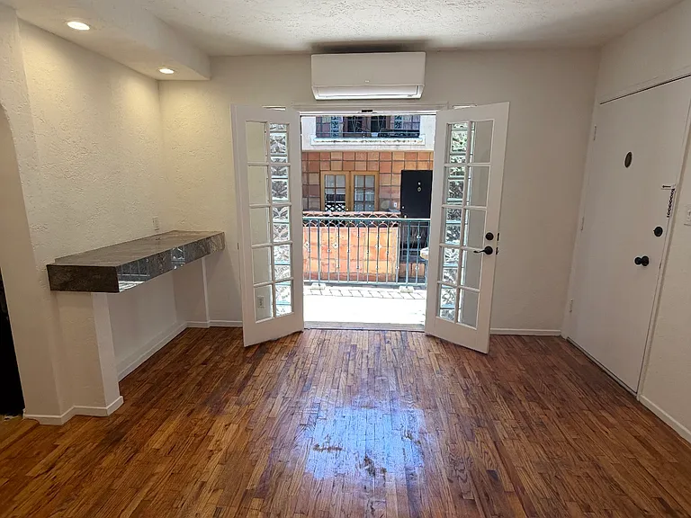 632 N Hayworth Ave #B — Photo 5