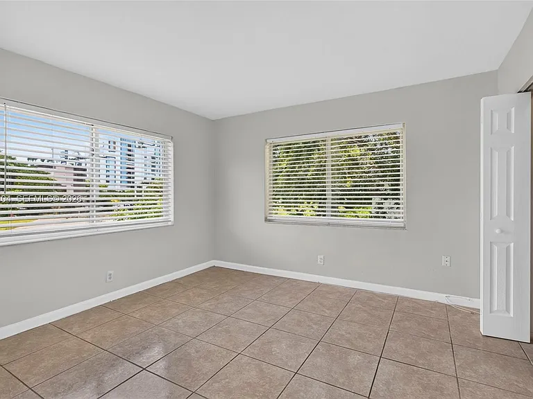 151 SE 6th Ave #16 — Photo 9