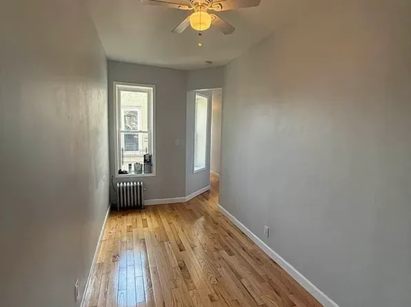 89 Verona Street image 4 of 10