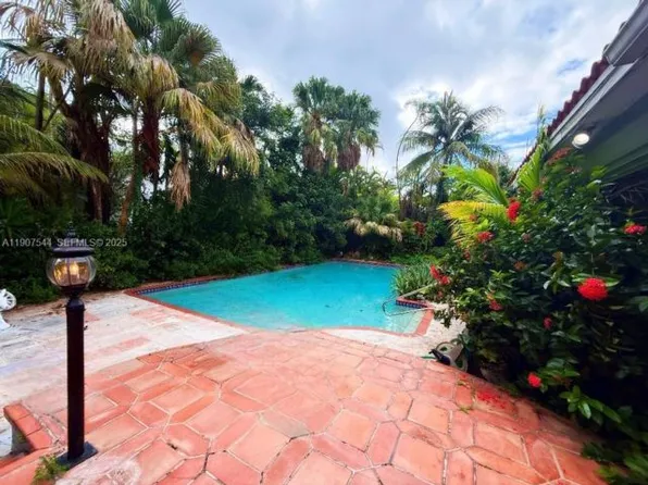 1915 Country Club Prado, Coral Gables, FL 33134